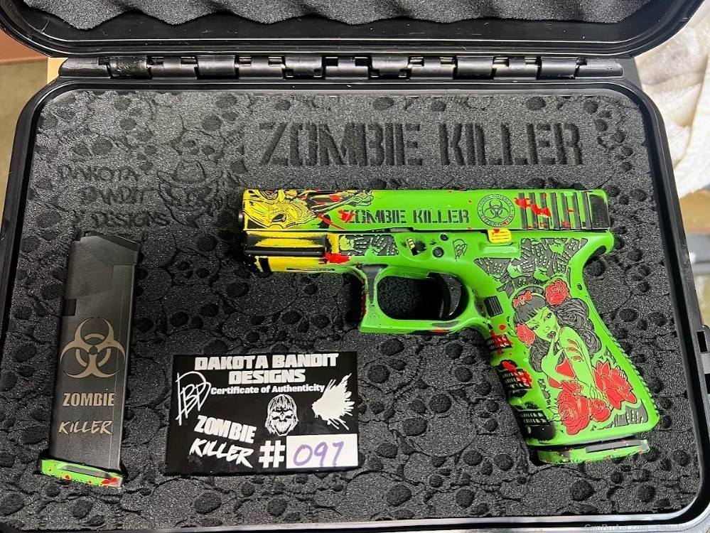 Glock 17 17rd Zombie Killer Battleworn Engraved, w/ Custom Case-img-29