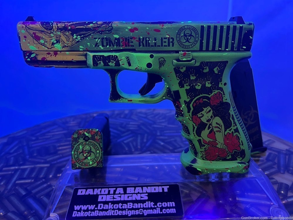Glock 17 17rd Zombie Killer Battleworn Engraved, w/ Custom Case-img-9