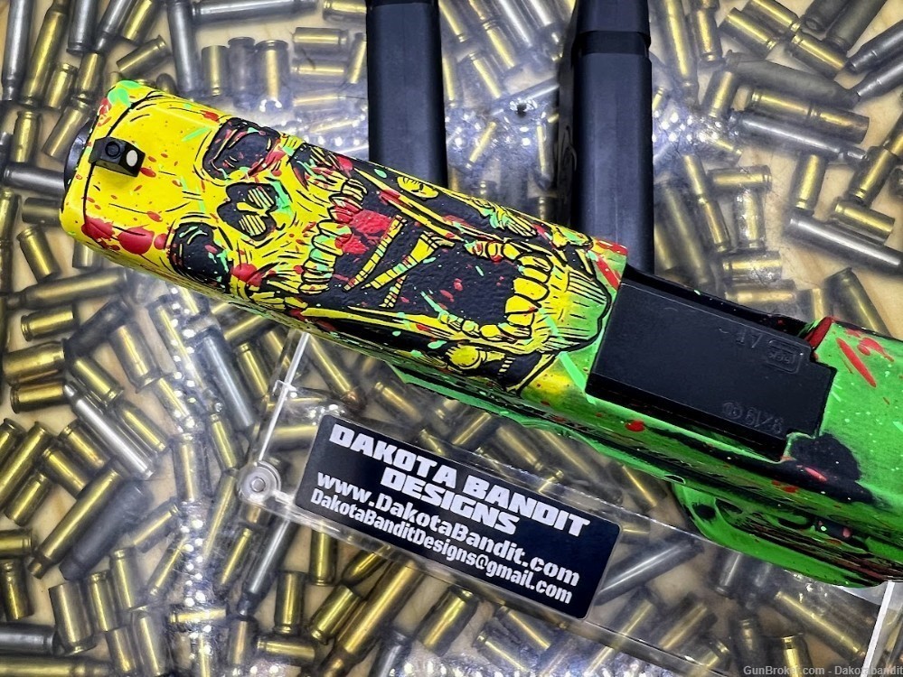 Glock 17 17rd Zombie Killer Battleworn Engraved, w/ Custom Case-img-3