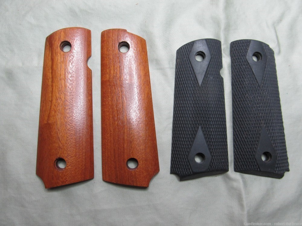 2 Sets 1911 grips Very Nice!  Have a LK!-img-0