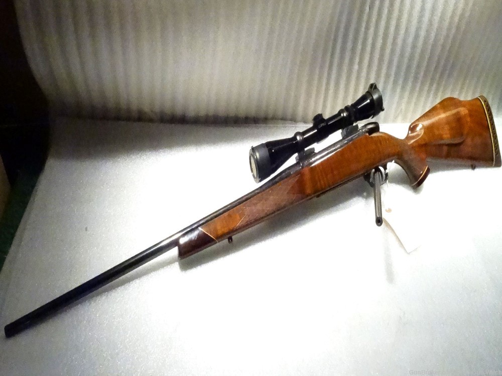 Weatherby MKV MK V  MK5 .240 Magnum  Bolt Action Rifle with Leupold 3-9x4-img-2