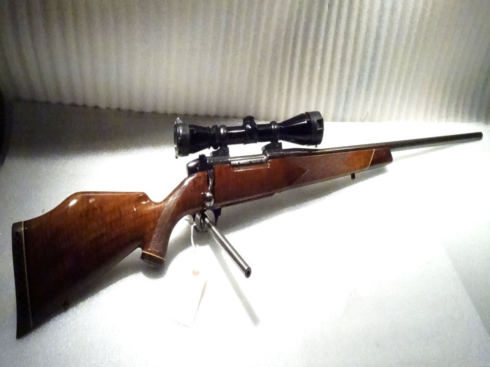 Weatherby MKV MK V  MK5 .240 Magnum  Bolt Action Rifle with Leupold 3-9x4-img-9