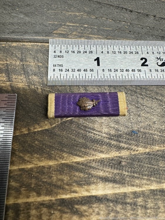WW2 World War II Purple Heart Ribbon Pin Oak Leaf Medal US-img-0