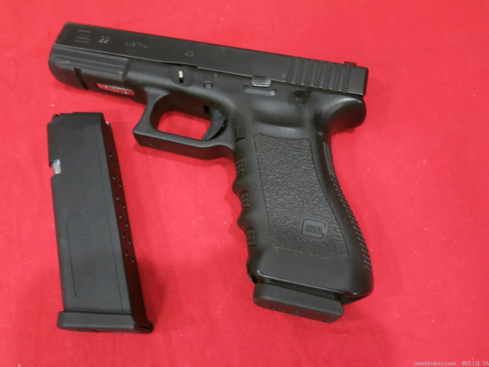 GLOCK 22 3rd GEN 40S&W W/ 2-15 rd MAGS GREAT SHAPE ALMOST NO WEAR NORESERVE-img-1