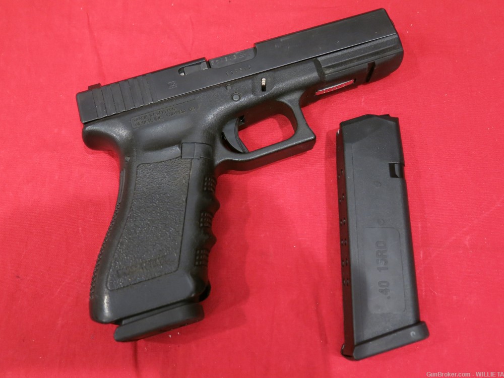 GLOCK 22 3rd GEN 40S&W W/ 2-15 rd MAGS GREAT SHAPE ALMOST NO WEAR NORESERVE-img-0