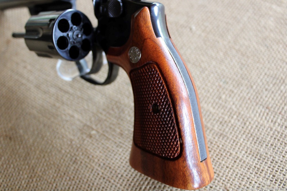 Smith & Wesson Model 19 357 mag Revolver In Original Box  VERY NICE!-img-19