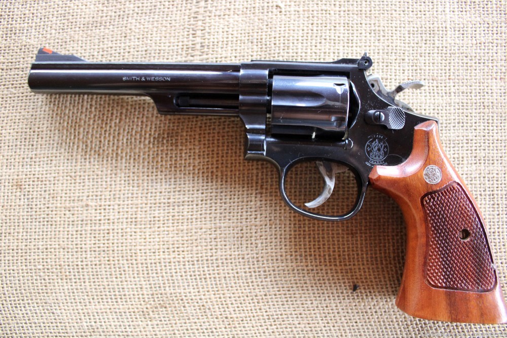 Smith & Wesson Model 19 357 mag Revolver In Original Box  VERY NICE!-img-1