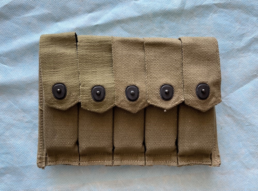 Five Thompson 20 round Magazines in 1942 Dated Pouch-img-1
