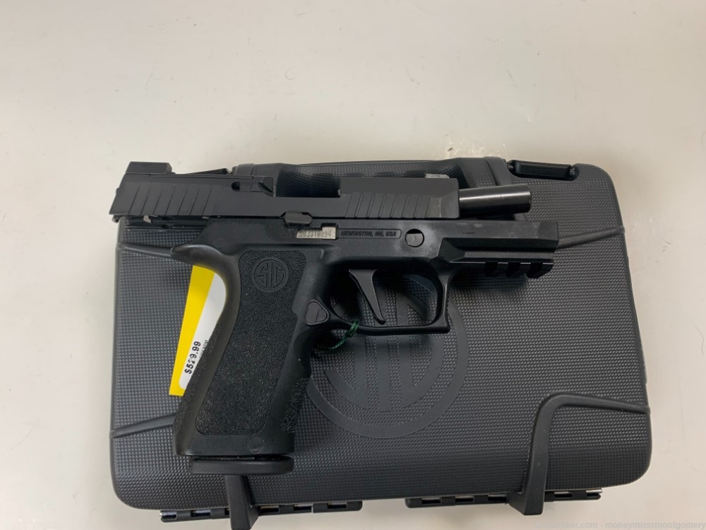Sig Sauer P320 9MM Pistol W/case and 2 mags and Holster-img-2