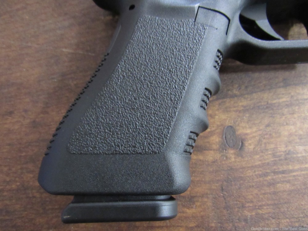 Glock Model 17 Full Size Gen 3 9mm Two 17 Round 9x19mm Magazine Clips G17-img-6