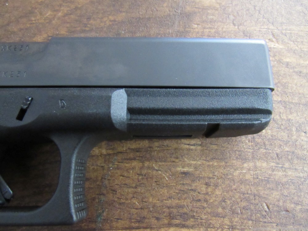 Glock Model 17 Full Size Gen 3 9mm Two 17 Round 9x19mm Magazine Clips G17-img-8