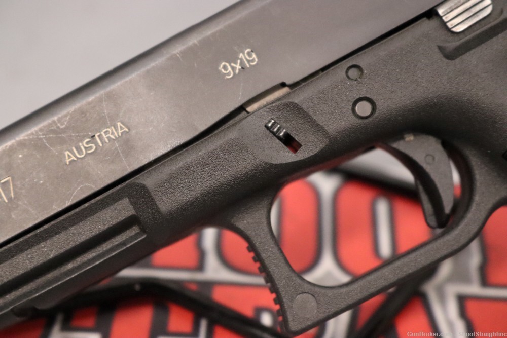Glock 17 Gen3 9mm 4.49" w/ Box-img-28