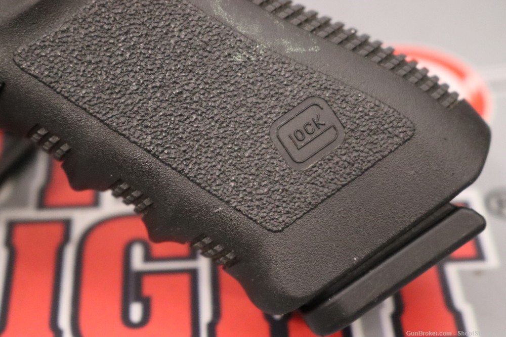 Glock 17 Gen3 9mm 4.49" w/ Box-img-26
