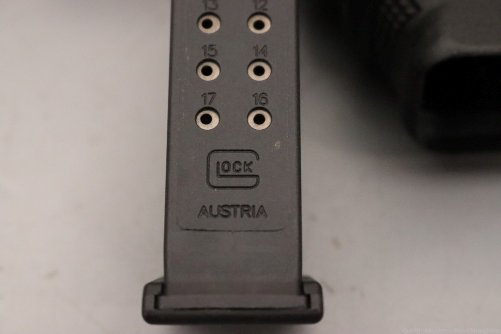 Glock 17 Gen3 9mm 4.49" w/ Box-img-33