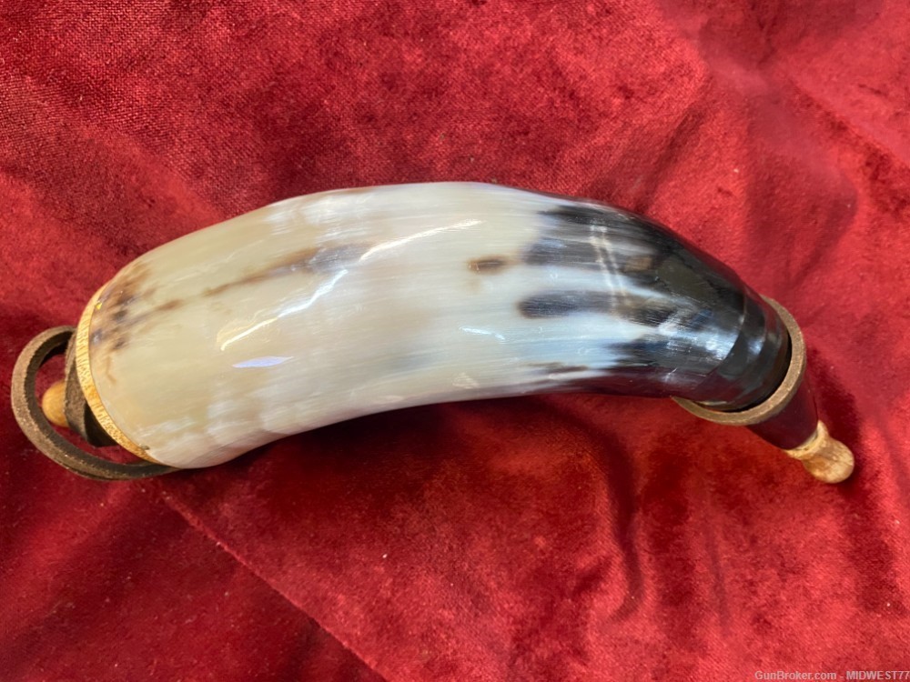 Traditions A1252 Authentic Powder Horn with Sling and Wood Cap-img-8