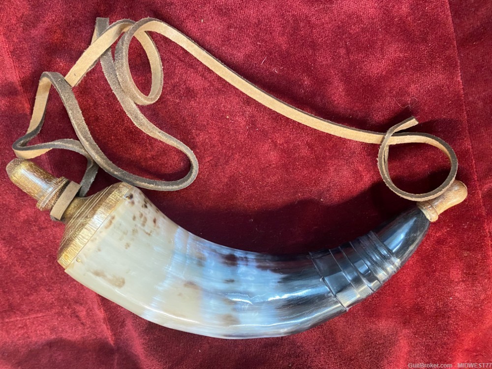Traditions A1252 Authentic Powder Horn with Sling and Wood Cap-img-10