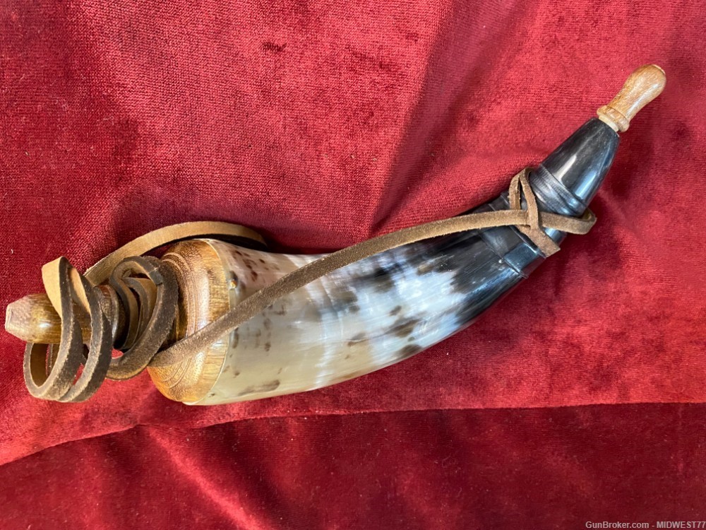 Traditions A1252 Authentic Powder Horn with Sling and Wood Cap-img-9