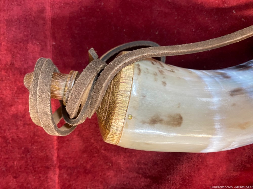 Traditions A1252 Authentic Powder Horn with Sling and Wood Cap-img-1