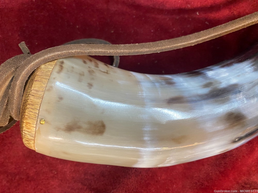 Traditions A1252 Authentic Powder Horn with Sling and Wood Cap-img-2