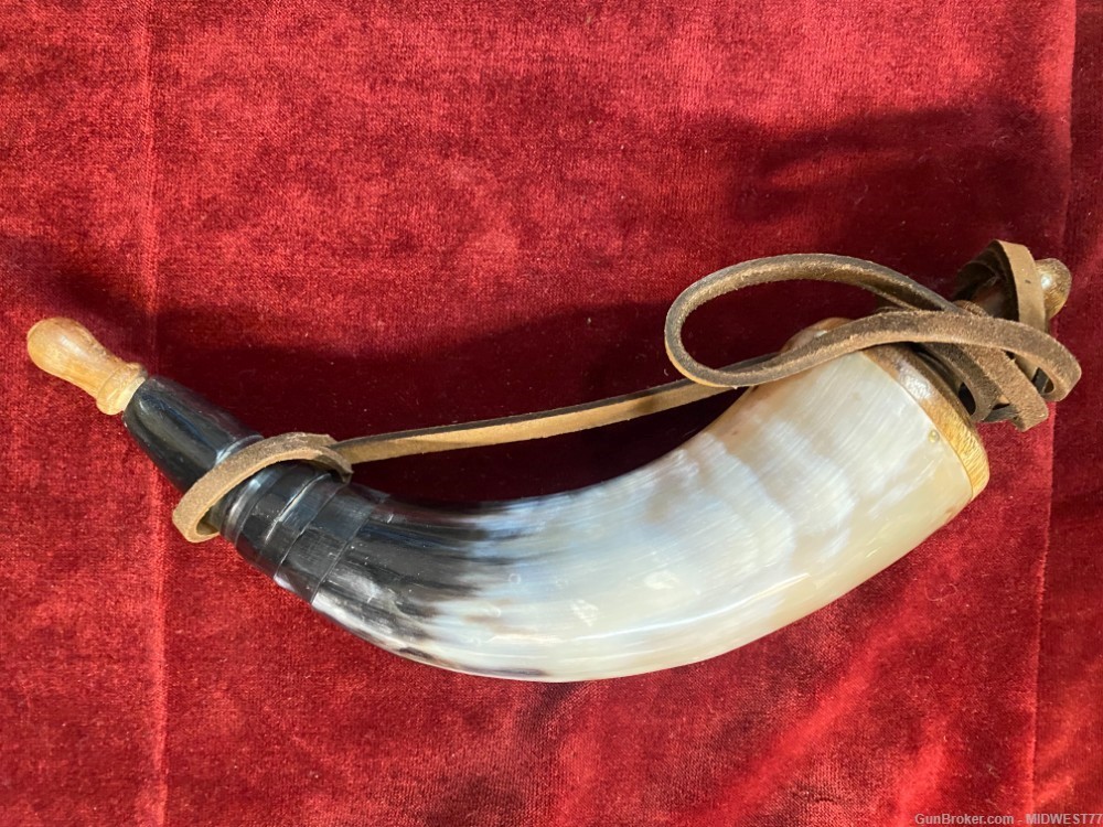 Traditions A1252 Authentic Powder Horn with Sling and Wood Cap-img-4