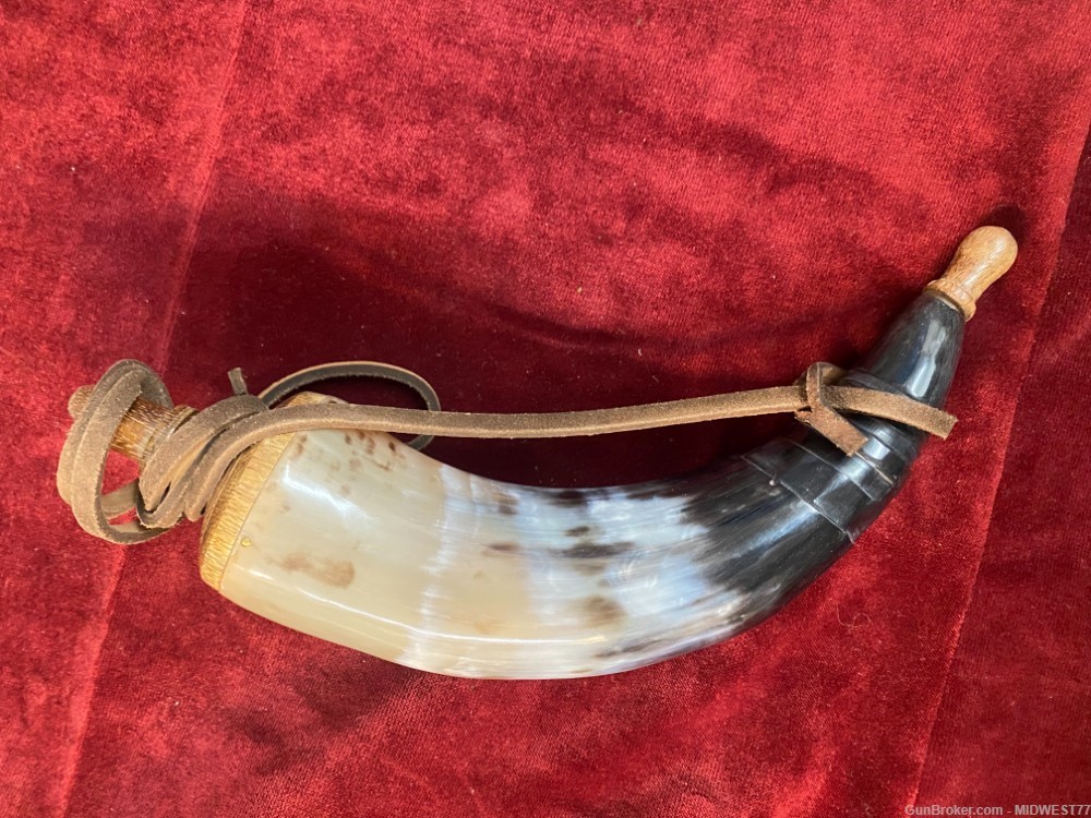 Traditions A1252 Authentic Powder Horn with Sling and Wood Cap-img-0