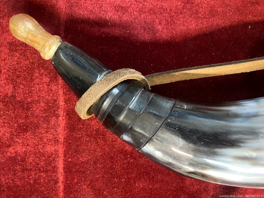 Traditions A1252 Authentic Powder Horn with Sling and Wood Cap-img-7
