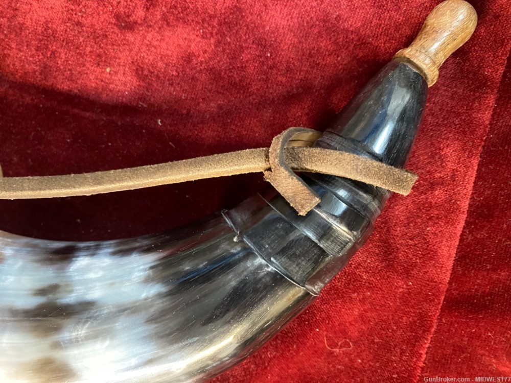 Traditions A1252 Authentic Powder Horn with Sling and Wood Cap-img-3