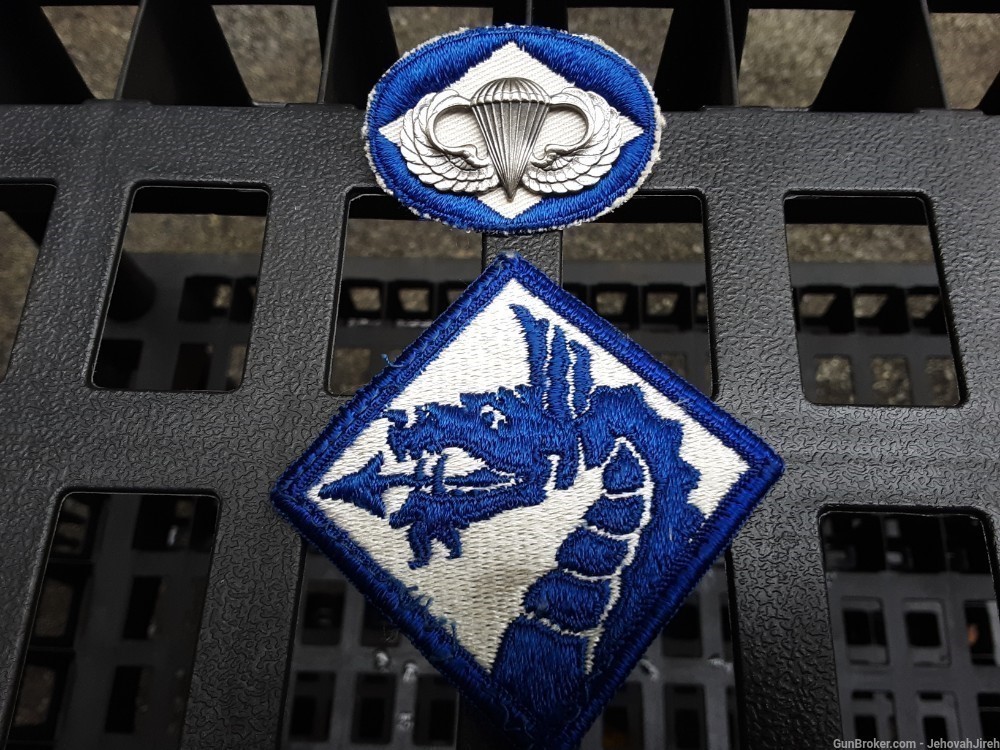 American paratrooper Sky Dragon jump wings and unit insignia -img-2
