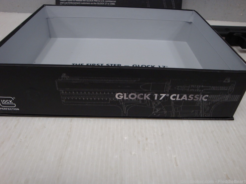 Glock G17 Gen1 Classic 9mm With ORIGINAL STYLE TUPPERWARE BOX - NEW!-img-3