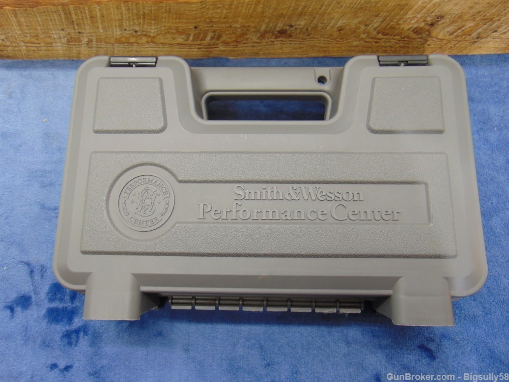 SMITH & WESSON 327 PERFORMANCE CENTER LIGHTWEIGHT 357 MAG 8-SHOT LNIB-img-15