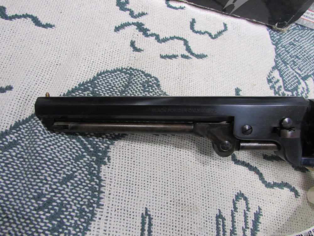 1851 Navy Revolver 44cal Pietta Colt Replica unfired-img-4