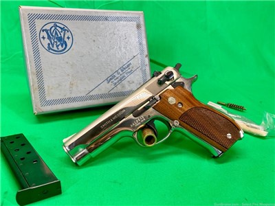 MINT Like New in Box S&W Model 39-2 Nickel Plated 9mm Smith and Wesson 39 