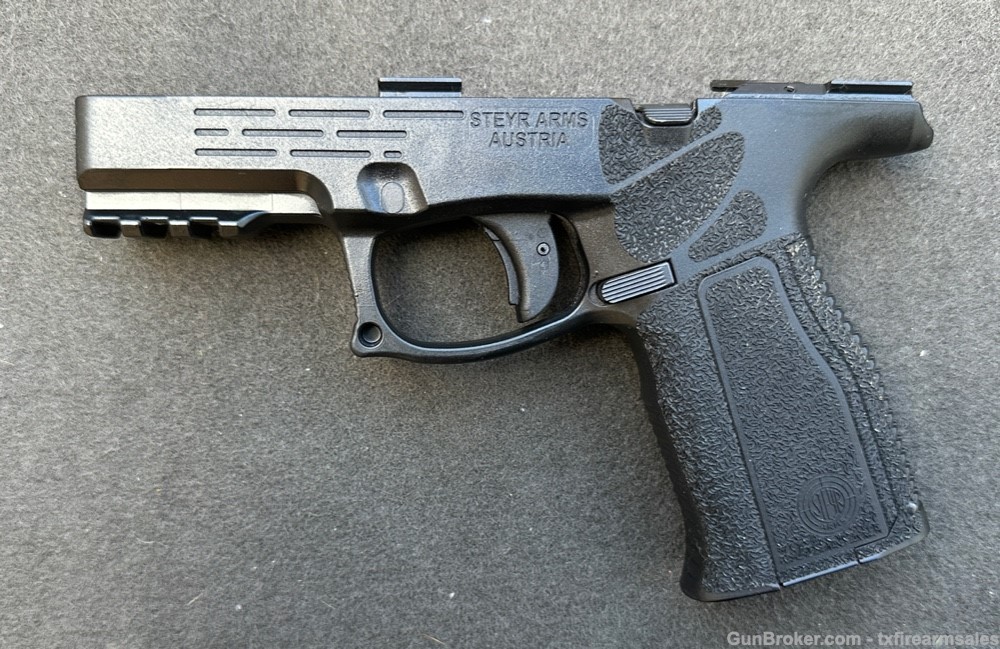 Steyr M9-A2 MF 9mm Pistol, 17-Round Mag, Made in Austria, w/ Molded Holster-img-31