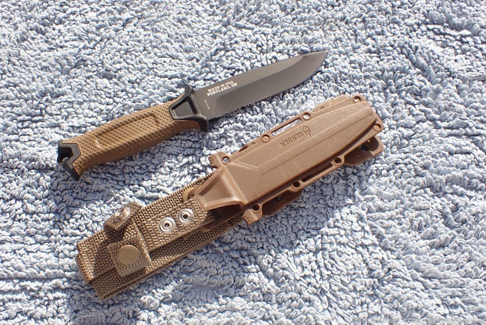GERBER TACTICAL FIGHTING KNIFE WITH ORIGINAL SCABBARD (MINT)-img-2