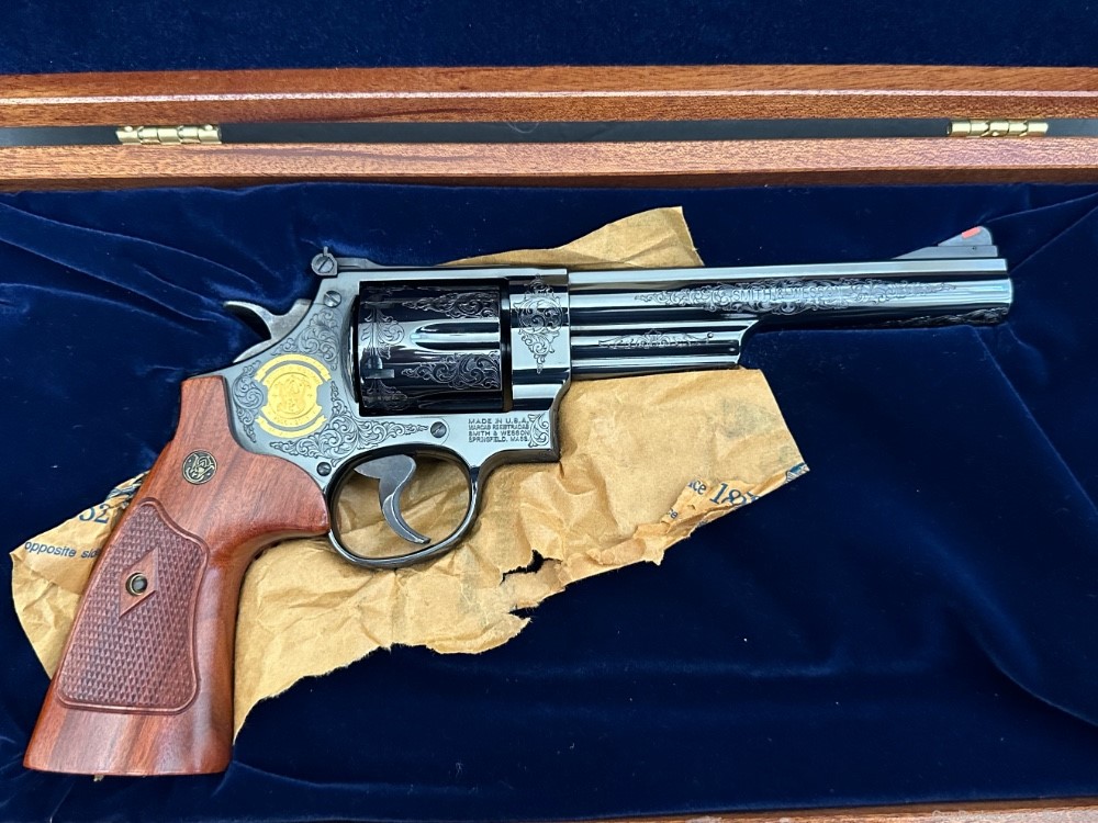 S&W Revolver .44 mag limited edition 1of 50-img-0