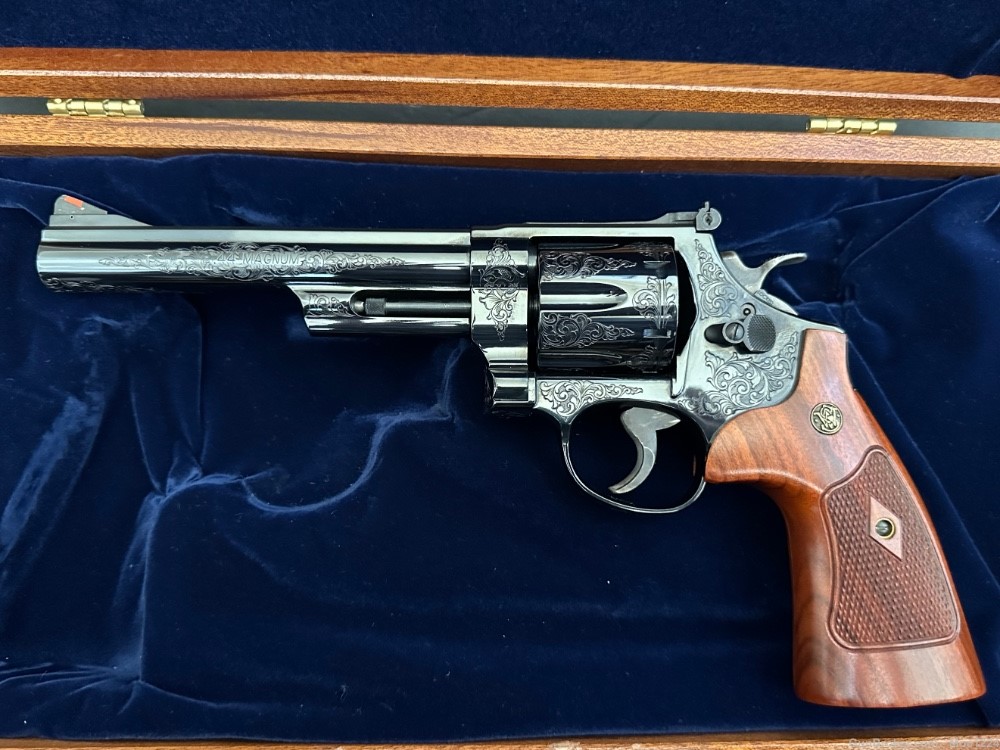 S&W Revolver .44 mag limited edition 1of 50-img-1
