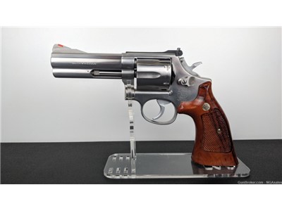Smith & Wesson|686 No Dash|4" 6-Shot|Target Grips White Outline|Excellent