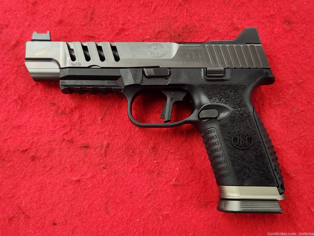 Excellent, FN 509 Edge, 9mm pistol, 3 mags, like new!-img-2