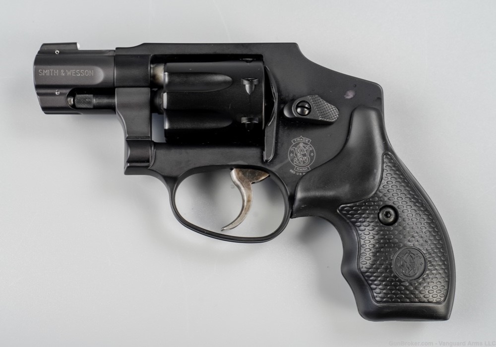 Smith and Wesson 351c .22 Mag Revolver! Great Condition! -img-3