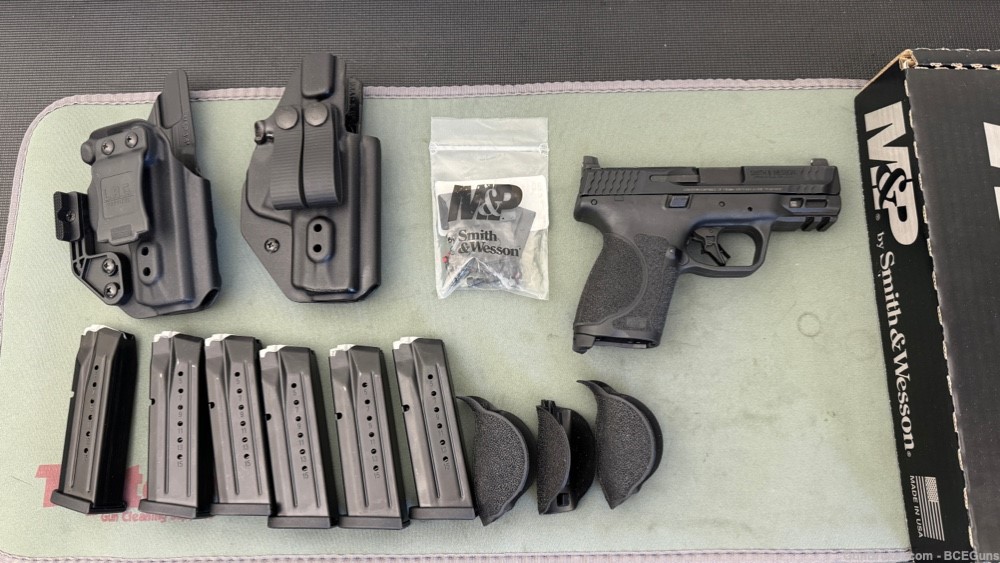 Like New Smith & Wesson M&P 2.0 Compact 15rd Optic Ready w/ Extras-img-0