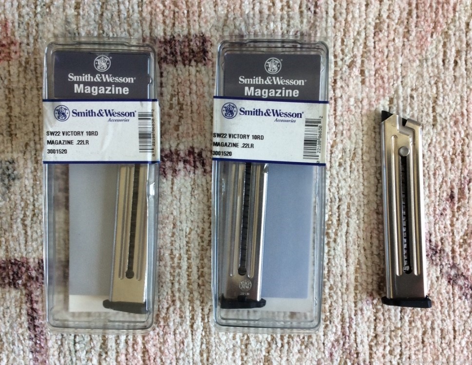S&W Victory - Smith & Wesson SW22 Victory     3 magazines 22LR-img-0