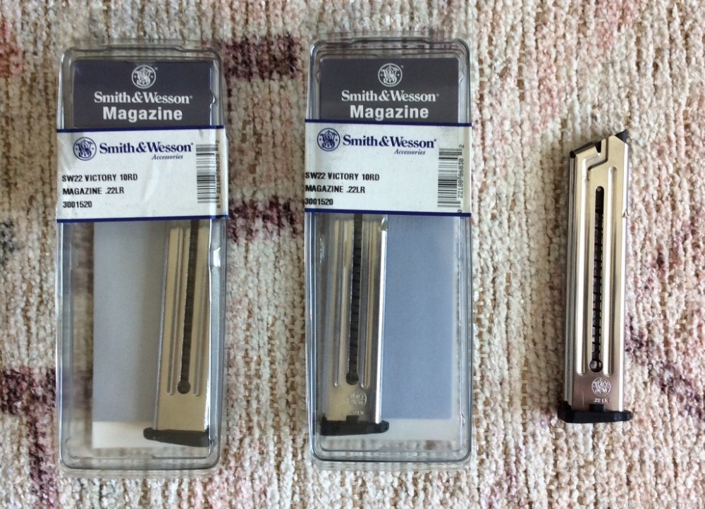 S&W Victory - Smith & Wesson SW22 Victory     3 magazines 22LR-img-1