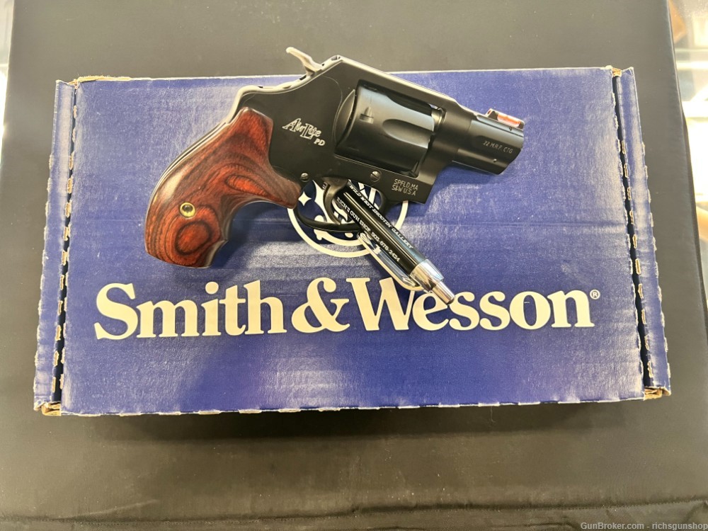 Smith and Wesson 351PD .22 Magnum Revolver-img-1