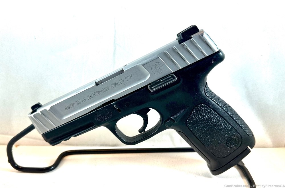 Smith & Wesson SD40 VE .40SW Semi-Automatic Pistol-img-0