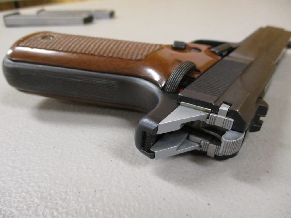 Benelli Model B76 9mm 4" DA/SA semiauto pistol 001459-img-11
