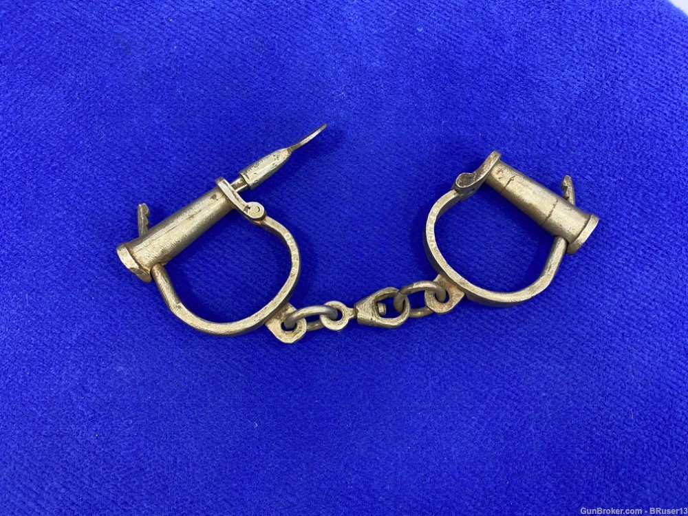 Wells Fargo and Company Darby Style Shackles Stamped 208 *RARE COLLECTABLE*-img-0