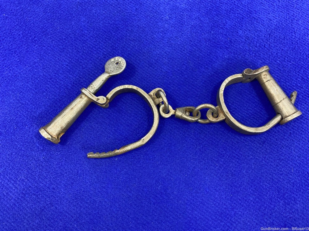 Wells Fargo and Company Darby Style Shackles Stamped 208 *RARE COLLECTABLE*-img-2