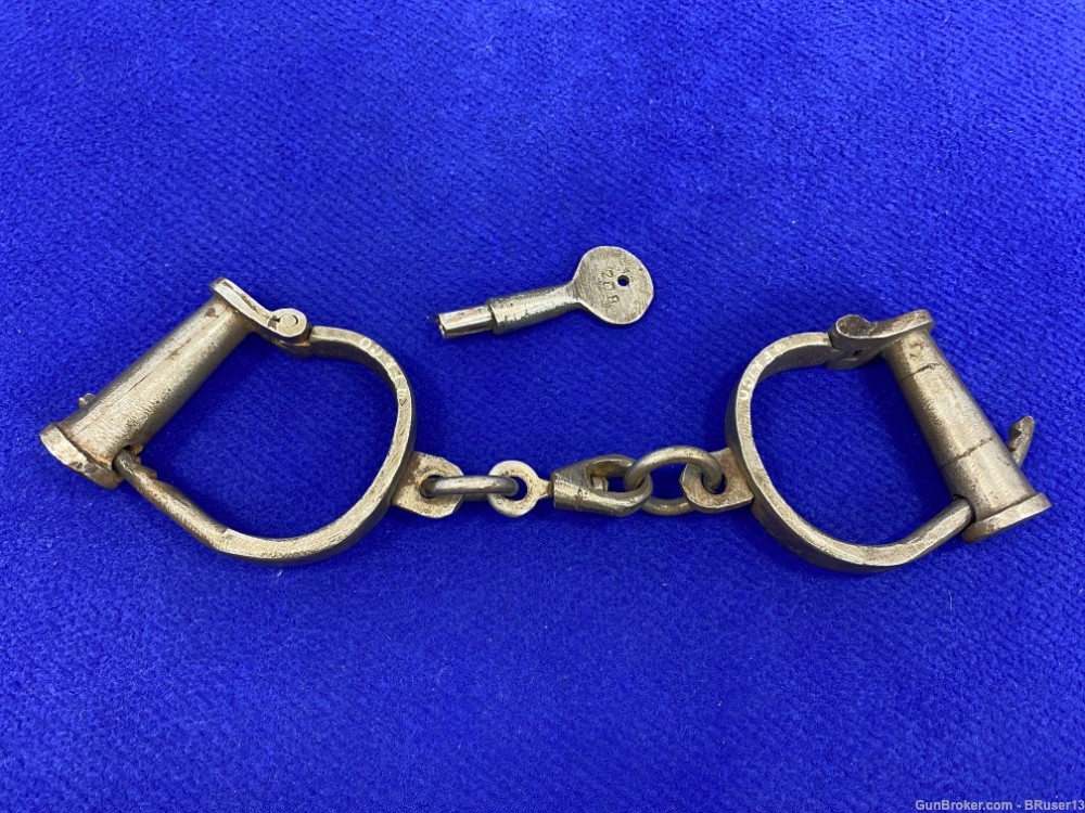 Wells Fargo and Company Darby Style Shackles Stamped 208 *RARE COLLECTABLE*-img-3