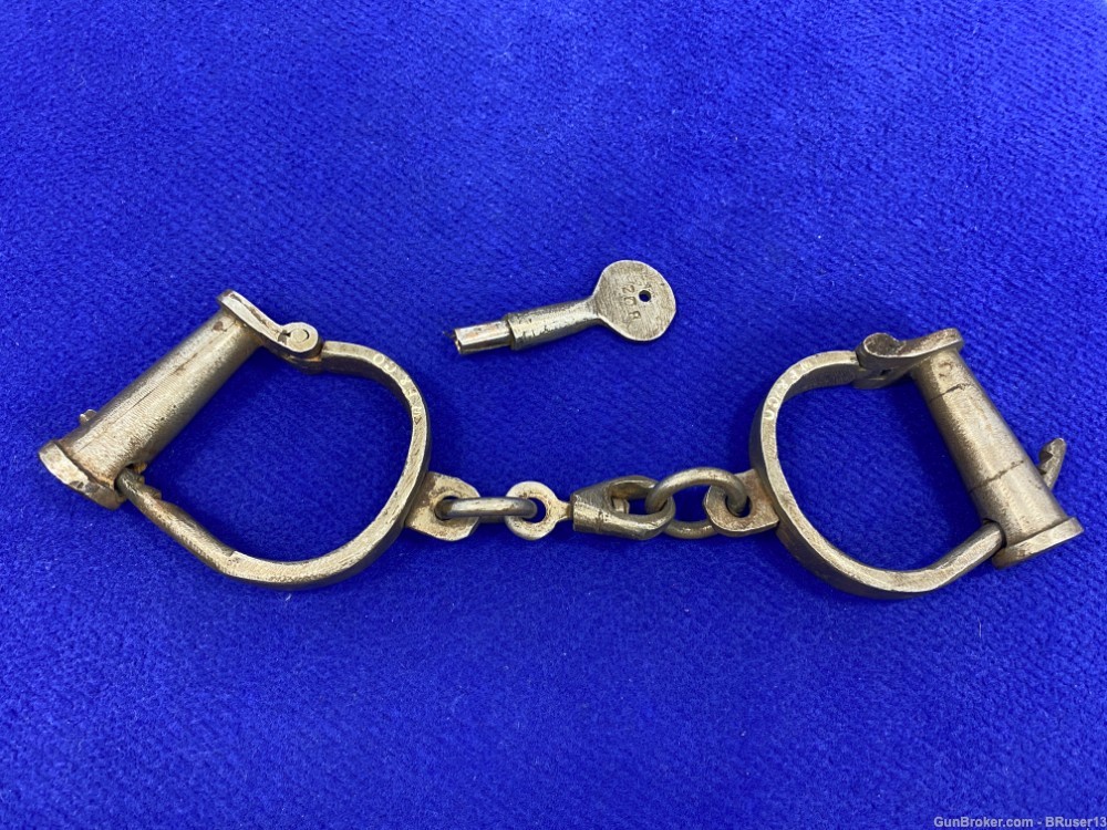 Wells Fargo and Company Darby Style Shackles Stamped 208 *RARE COLLECTABLE*-img-5