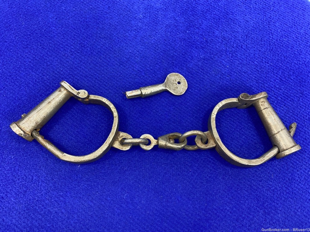 Wells Fargo and Company Darby Style Shackles Stamped 208 *RARE COLLECTABLE*-img-4